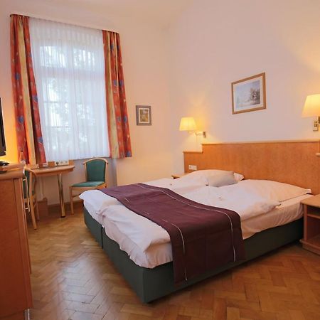 Hotel Restaurant Hambacher Winzer Neustadt an der Weinstraße Esterno foto