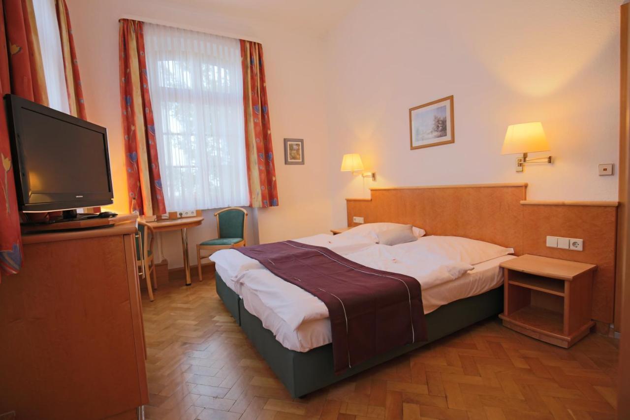 Hotel Restaurant Hambacher Winzer Neustadt an der Weinstraße Esterno foto