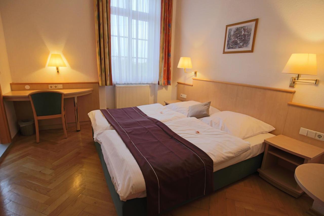 Hotel Restaurant Hambacher Winzer Neustadt an der Weinstraße Esterno foto