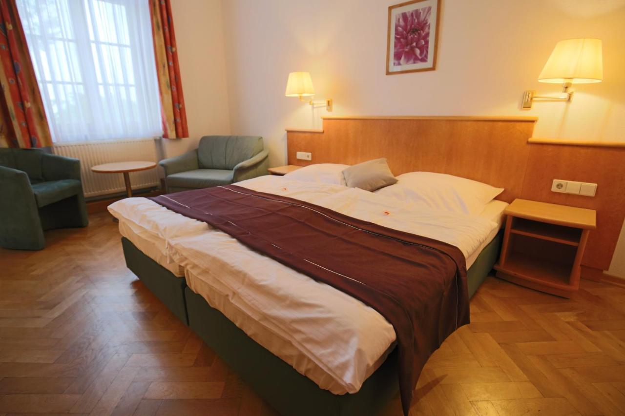 Hotel Restaurant Hambacher Winzer Neustadt an der Weinstraße Esterno foto