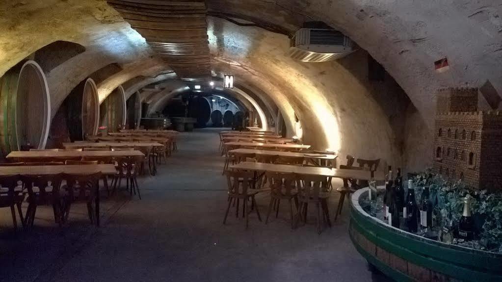 Hotel Restaurant Hambacher Winzer Neustadt an der Weinstraße Esterno foto